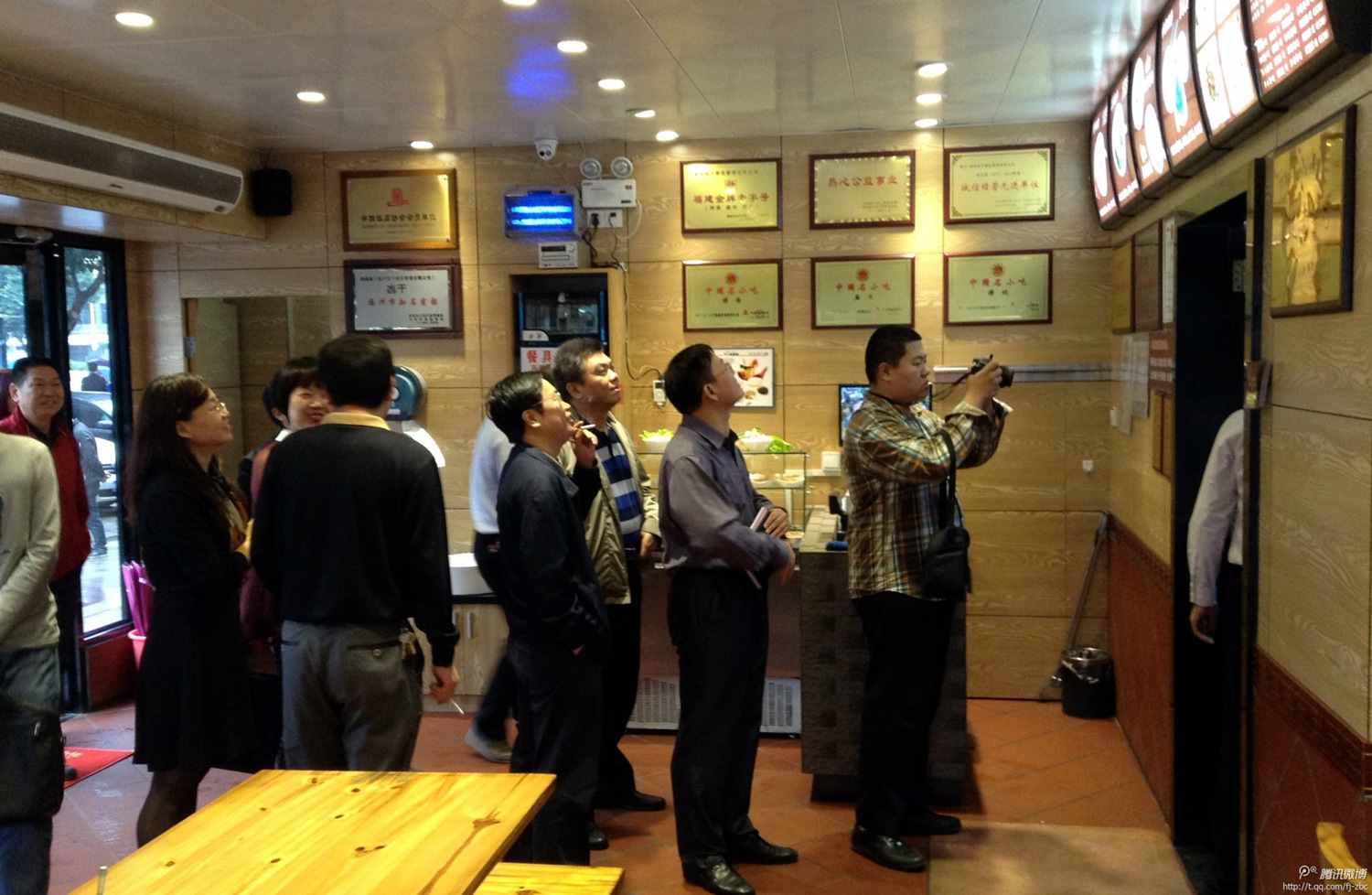 中共福州市臺(tái)江區(qū)領(lǐng)導(dǎo)蒞臨福州尚干餐飲管理公司調(diào)研